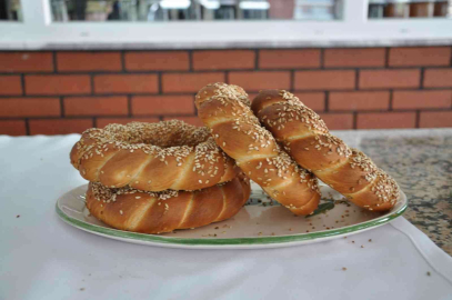Çine Belediye Meclisinden örnek karar:  öğrenciye simit 1 TL