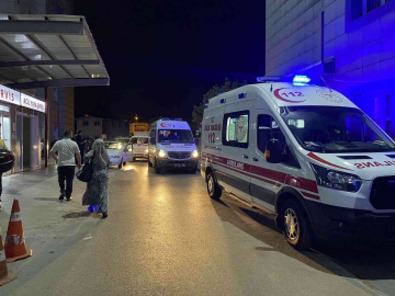 Balkondan Düşen Kadın Hayatını Kaybetti, Aileler Hastanede Birbirine Girdi