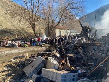 CHP heyeti, Oğuzlar Mezrasında evleri yanan vatandaşlara geçmiş olsun da bulundu