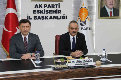 Bakan Özer, AK Parti Eskişehir İl Başkanlığını ziyaret etti