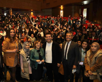 Mobil uygulama ile gençlere hediye dağıtıldı