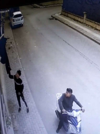 Bursada Motosikletli Çamaşır Hırsızları Kamerrada