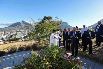 Dışişleri Bakanı Çavuşoğlu, Cape Townda Türk vatandaşlarıyla bir araya geldi