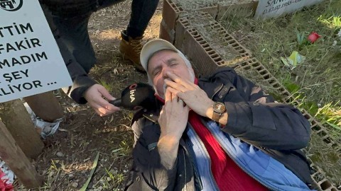 Hayattayken Mezarını Yaptı, Her Gün Gidip Üzerinde Yatıyor