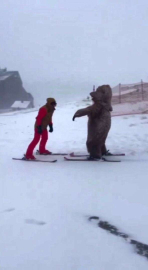 Ayı Ve Penguen İle Uludağda Kayak Yaptı, Ortaya Renkli Görüntüler Çıktı