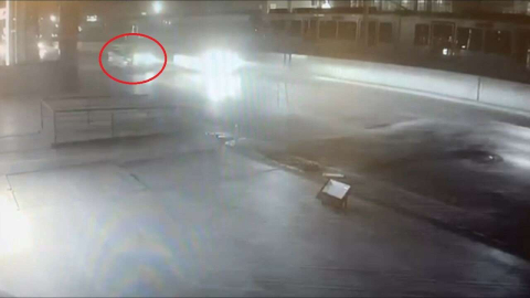 Bursada Makas Atan Hafif Ticari Araç, Motosikleti Altına Aldı