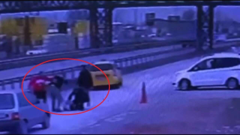 Motosikletinin Bağlanmasına Kızan Kişi, Çekici Şoförünü Bıçakladı