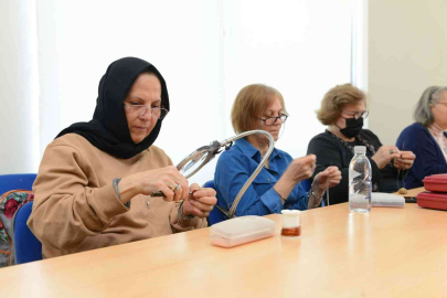 Nilsem Kursiyerleri Gümüş Kazaz Sanatını Öğreniyor