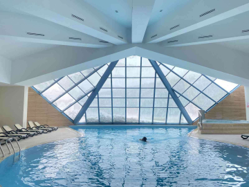 Uludağa Gelen Turistlerin 1863 Metre Yükseklikte Spa Ve Havuz Keyfi