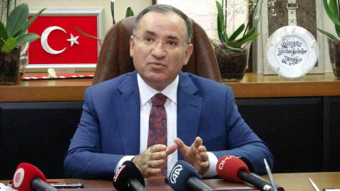 Bakan Bozdağdan 6lı masa eleştirisi: Türkiyeye eli, ayağı bağlı kukla bir cumhurbaşkanı vaat ediyorlar”