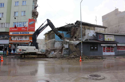 Gürsuda 2022De 28 Ruhsatsız Yapı Yıkıldı