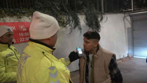 Sürücü Alkollü Yakalandı, Arkadaşı Beddua Yağdırdı