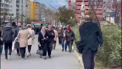 Bursada Şiddetli Lodos Hayatı Felç Etti