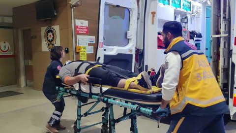 Servis Minibüsü Tıra Çarptı: 6 Yaralı