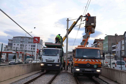 Bursada Metro Hattına Çatı Uçtu, Ekipler Seferber Oldu