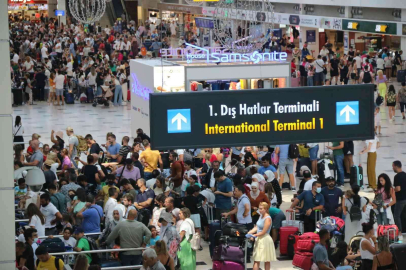 Pandemide dışarı çıkamayan yaşlı turistler, tatil için Türkiyeye akın ediyor