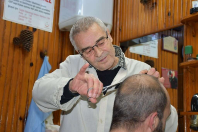 Bursada Bir Berber 57 Yıldır Makası Elinden Bırakmadı