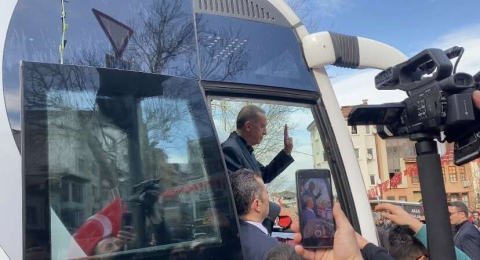 Bursada Binlerce Kişi Cumhurbaşkanı Erdoğanı Bayrak Ve Karanfillerle Karşıladı