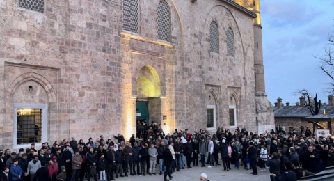 İslam Düşmanı Saldırıya Karşı Binlerce Kişi Ulucamiye Akın Etti