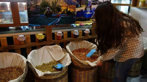 Yüksekovada organik ürün satışına ve yöresel yemeklere kadın eli değdi