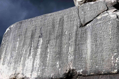 Antik kentte bulunan sabit fiyat (narh) kararnamesi, kentin Roma döneminde yaşadığı ekonomik krizle mücadeleyi gösteriyor