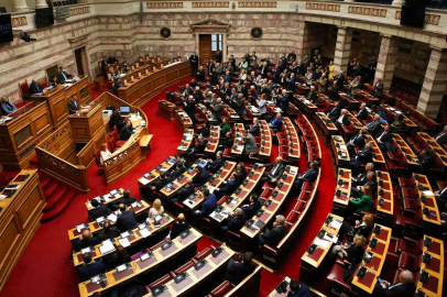Yunanistanda muhalefetten hükümete dinleme skandalı hakkında gensoru önergesi
