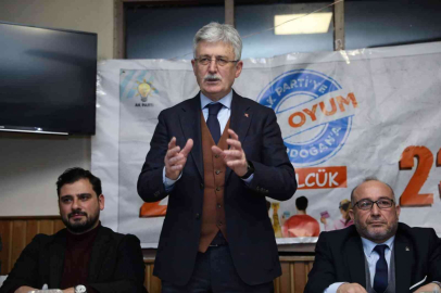Başkan Ellibeşten gençlere: Sizi kuşaklarla bölmüyoruz, eserlerle bütünleştiriyoruz