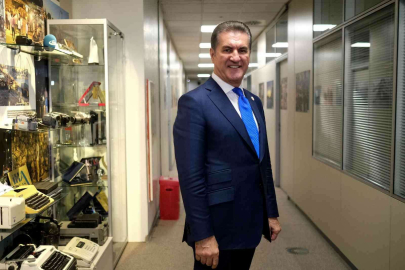 TDP Genel Başkanı Mustafa Sarıgülden İsveç Başbakanına İncil hediyesi