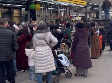 Bursada Ucuzluk Çılgınlığı...kadınlar Birbirini Ezdi