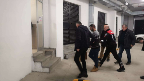Alacak Meselesi Yüzünden Ailesinden 4 Kişiyi Öldüren Polis Memuru Tutuklandı