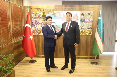 Cem Kürşad Hasanoğluna ‘Halklar Dostluğu Nişanı