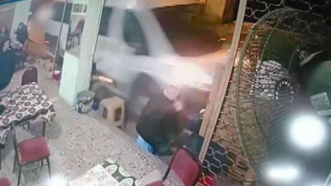 (Özel) Bursada Yürekleri Ağza Getiren Anlar..minibüsün Altında Kalmaktan Kıl Payı Kurtuldular