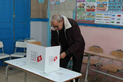 Tunusta halk parlamento seçimlerinin 2nci turunda sandık başında