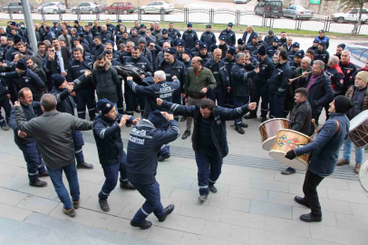 Amasya Belediyesinde işçiler rekor maaş zammını davul-zurnayla kutladı