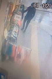 Bursada Pes Dedirten Hırsızlık...eşofman Çalarak Kayıplara Karıştı