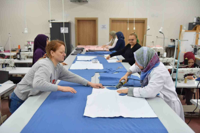 Yıldırım Belediyesi Çocuklar İçin Eşofman Üretiyor