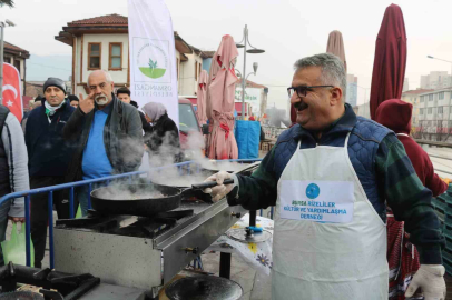 Bursada 5 Bin Kişiye Hamsi Ekmek Ücretsiz Dağıtıldı