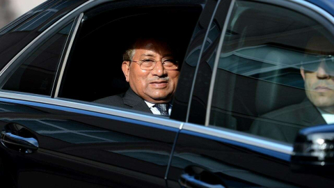 Pakistanın eski cumhurbaşkanı Müşerref hayatını kaybetti