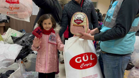Minik Tuananın Yardımı Herkesi Duygulandırdı