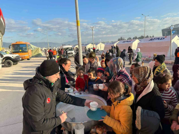 Osmangazi Belediyesinden Depremzede Vatandaşlara Çorba İkramı