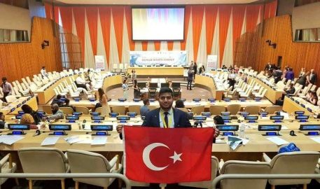 Bangladeşli Emon, Türkiyenin Acısını Hafifletmek İçin Çalışıyor