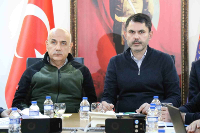 Bakan Kurum ve Kirişci, Osmaniyede depreme ilişkin son durum bilgisi aldı