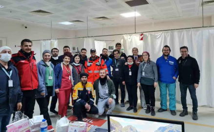 Buünün Gönüllü Sağlık Ekibi, Deprem Bölgesinde Şifa Dağıtıyor