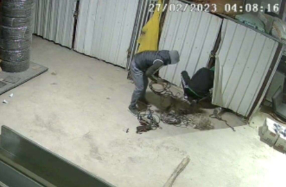 Bursada Makine Hırsızları Kameraya Yakalandı