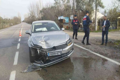 Depremzedelerin Bulunduğu Araç Otomobille Çarpıştı: 4 Yaralı