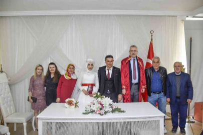 Depremzede Çift Karacabeyde Dünyaevine Girdi