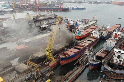 Tuzla'da bir tersanede yangın çıktı