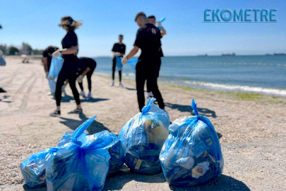 Uluslararası Kıyı Temizleme Günü nde  3 ton çöp topladılar