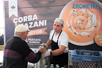 Başkan Dündar, pazarcı esnafının yanında 