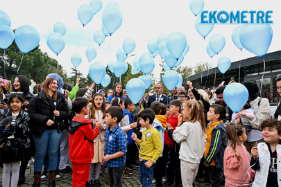 Mavi balonlar Filistinli çocuklar için gökyüzüne bırakıldı